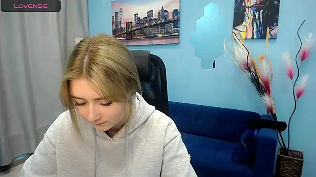 Snapshot of Tweet88 chatting on February 11, 2025, 10:25 am Tweet88 online show from February 11, 2025, 10:25 am