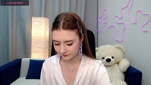 Snapshot of Tweet88 chatting on March 22, 2025, 11:32 am Tweet88 online show from March 22, 2025, 11:32 am