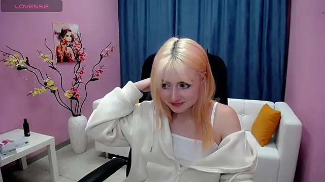 Snapshot of Tweet88 chatting on December 19, 2024, 12:02 am Tweet88 online show from December 19, 2024, 12:02 am