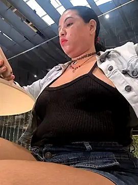 Snapshot of Francesca_ferrari chatting on September 23, 2025, 8:27 pm Francesca ferrari online show from September 23, 2025, 8:27 pm