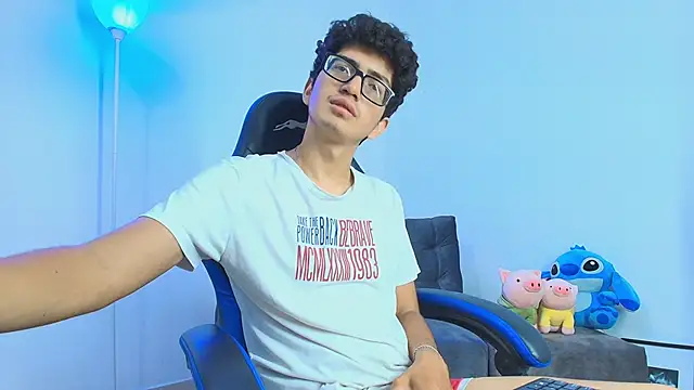 Snapshot of TylerWhite_ chatting on September 20, 2025, 5:12 am TylerWhite  online show from September 20, 2025, 5:12 am