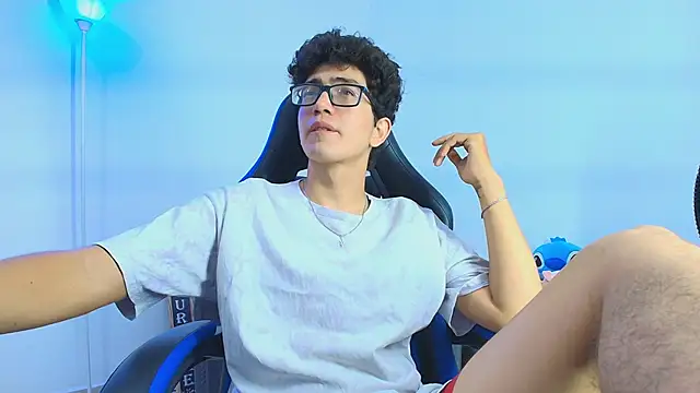 Snapshot of TylerWhite_ chatting on September 23, 2025, 3:46 am TylerWhite  online show from September 23, 2025, 3:46 am