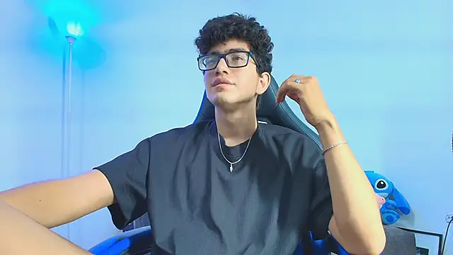 Snapshot of TylerWhite_ chatting on September 24, 2025, 5:03 am TylerWhite  online show from September 24, 2025, 5:03 am