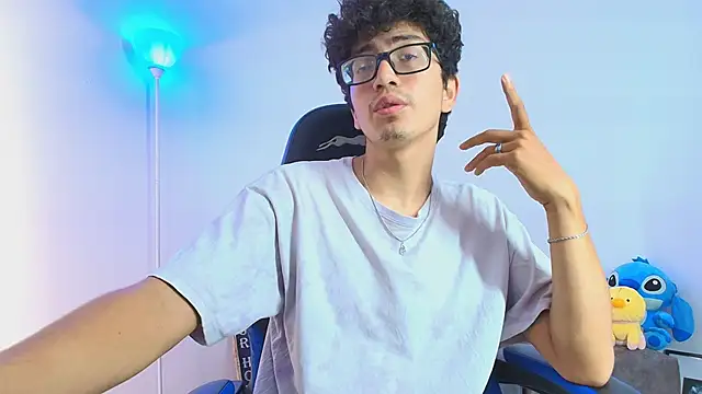 Snapshot of TylerWhite_ chatting on October 4, 2025, 1:23 pm TylerWhite  online show from October 4, 2025, 1:23 pm