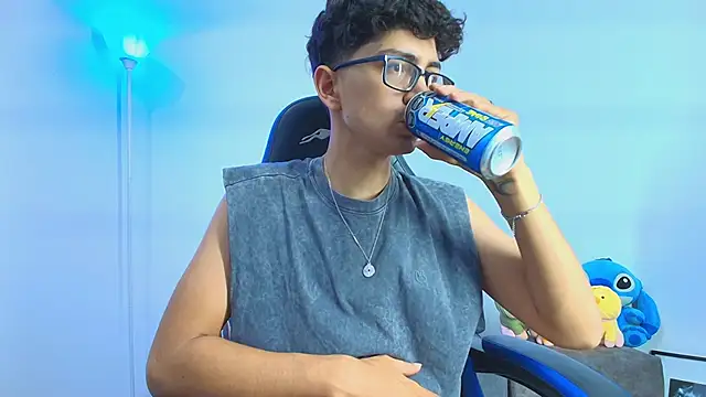 Snapshot of TylerWhite_ chatting on October 10, 2025, 4:24 am TylerWhite  online show from October 10, 2025, 4:24 am