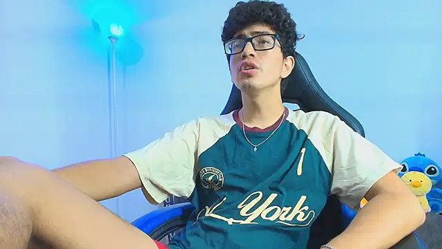 Snapshot of TylerWhite_ chatting on October 1, 2025, 3:44 am TylerWhite  online show from October 1, 2025, 3:44 am