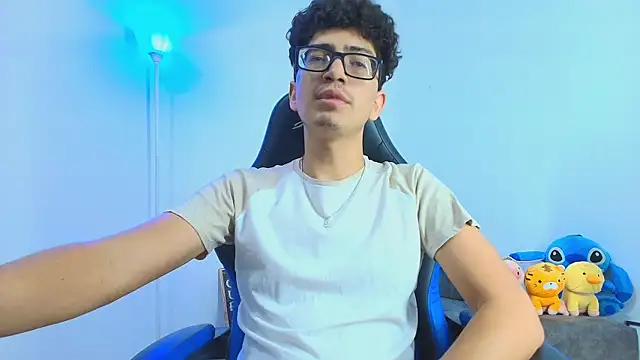 Snapshot of TylerWhite_ chatting on October 18, 2025, 4:14 am TylerWhite  online show from October 18, 2025, 4:14 am