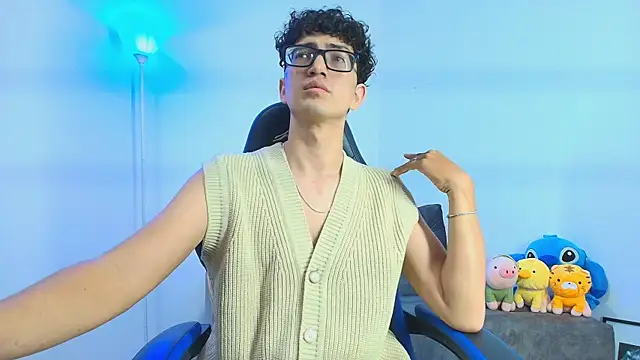 Snapshot of TylerWhite_ chatting on October 31, 2025, 5:04 am TylerWhite  online show from October 31, 2025, 5:04 am