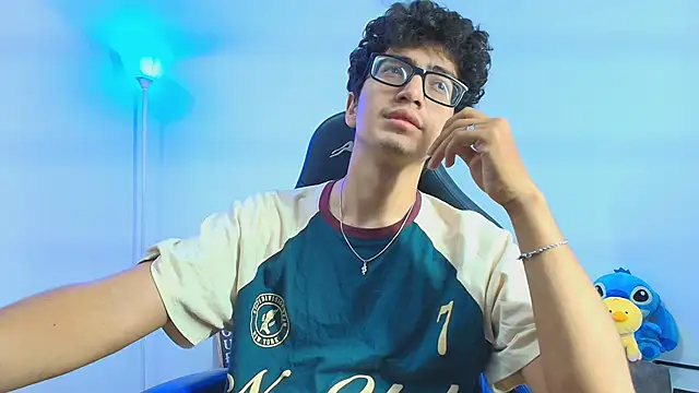 Snapshot of TylerWhite_ chatting on October 2, 2025, 3:43 am TylerWhite  online show from October 2, 2025, 3:43 am