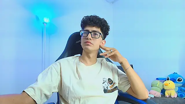 Snapshot of TylerWhite_ chatting on October 8, 2025, 4:47 am TylerWhite  online show from October 8, 2025, 4:47 am