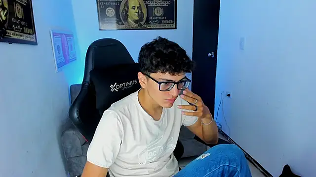 TylerWhite  online show from March 1, 2025, 2:48 am