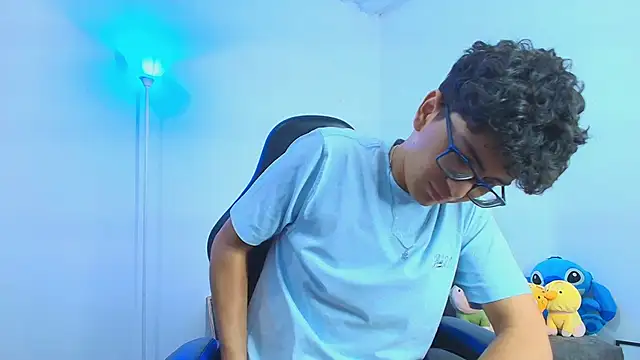 Snapshot of TylerWhite_ chatting on October 23, 2025, 3:49 am TylerWhite  online show from October 23, 2025, 3:49 am