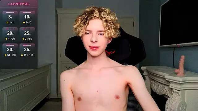 Snapshot of Kudi_Minnt chatting on October 13, 2025, 5:14 pm Kudi Minnt online show from October 13, 2025, 5:14 pm