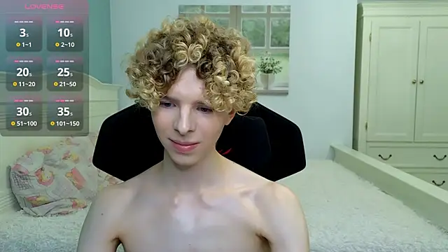 Snapshot of Kudi_Minnt chatting on October 28, 2025, 5:45 pm Kudi Minnt online show from October 28, 2025, 5:45 pm