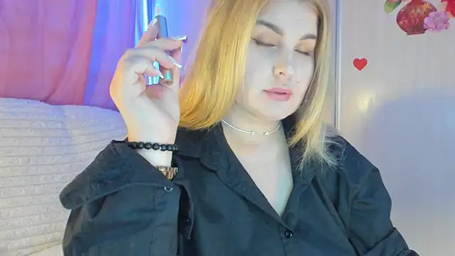 CoraSwon online show from March 3, 2025, 7:07 pm
