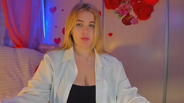 CoraSwon online show from March 4, 2025, 9:00 pm