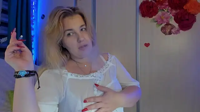 Snapshot of CoraSwon chatting on October 8, 2025, 7:03 pm CoraSwon online show from October 8, 2025, 7:03 pm