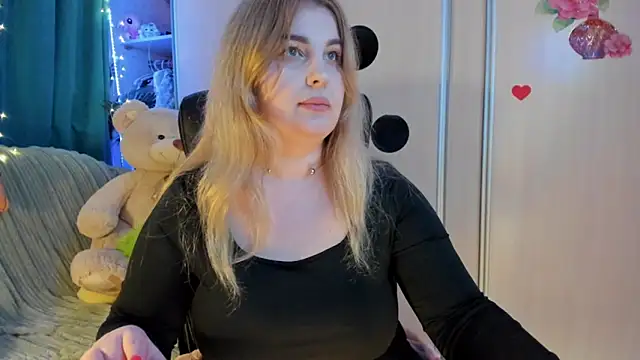 CoraSwon online show from March 9, 2026, 5:49 pm