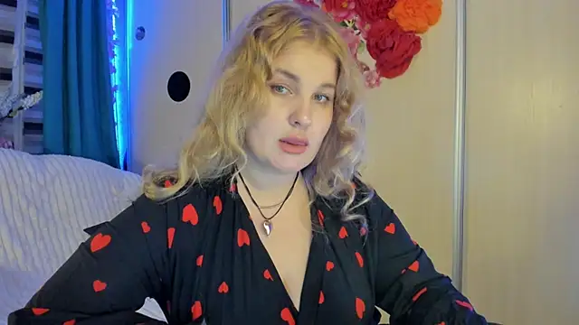 Snapshot of CoraSwon chatting on October 10, 2025, 6:42 pm CoraSwon online show from October 10, 2025, 6:42 pm