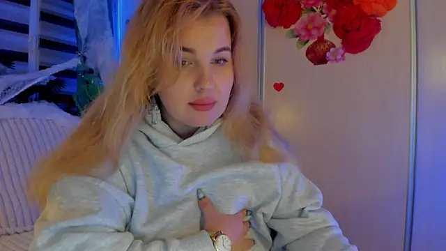 CoraSwon online show from November 2, 2025, 10:26 pm