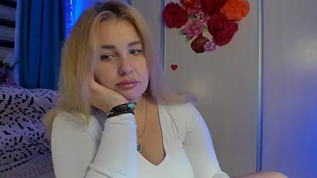 Snapshot of CoraSwon chatting on October 7, 2025, 5:58 pm CoraSwon online show from October 7, 2025, 5:58 pm