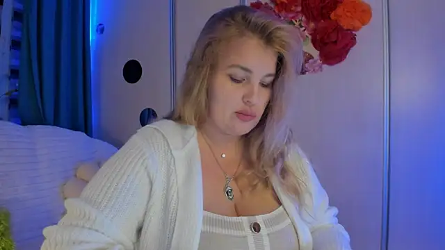 Snapshot of CoraSwon chatting on October 3, 2025, 9:27 pm CoraSwon online show from October 3, 2025, 9:27 pm