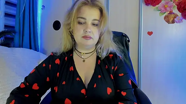 CoraSwon online show from November 15, 2025, 4:11 pm