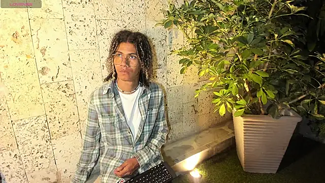 Snapshot of Maxim-Walker chatting on March 8, 2025, 3:17 am Maxim-Walker online show from March 8, 2025, 3:17 am