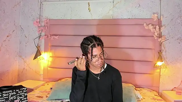 Snapshot of Maxim-Walker chatting on October 24, 2025, 3:05 am Maxim-Walker online show from October 24, 2025, 3:05 am