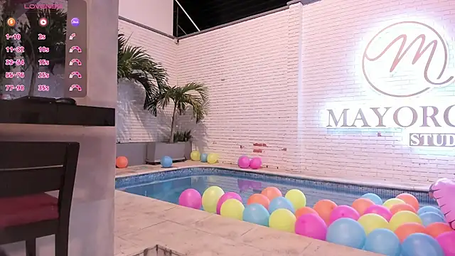 Snapshot of Maxim-Walker chatting on October 31, 2025, 3:36 am Maxim-Walker online show from October 31, 2025, 3:36 am