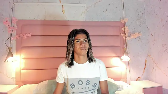 Snapshot of Maxim-Walker chatting on September 15, 2025, 2:23 am Maxim-Walker online show from September 15, 2025, 2:23 am