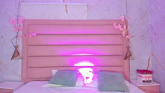 Snapshot of Maxim-Walker chatting on September 22, 2025, 2:50 am Maxim-Walker online show from September 22, 2025, 2:50 am