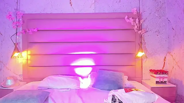 Snapshot of Maxim-Walker chatting on September 23, 2025, 2:40 am Maxim-Walker online show from September 23, 2025, 2:40 am