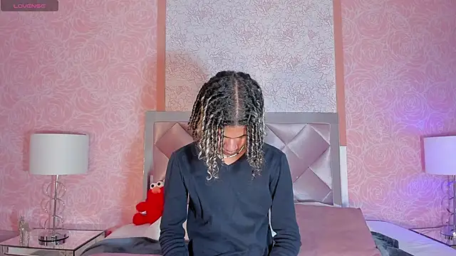 Snapshot of Maxim-Walker chatting on March 7, 2025, 2:46 am Maxim-Walker online show from March 7, 2025, 2:46 am