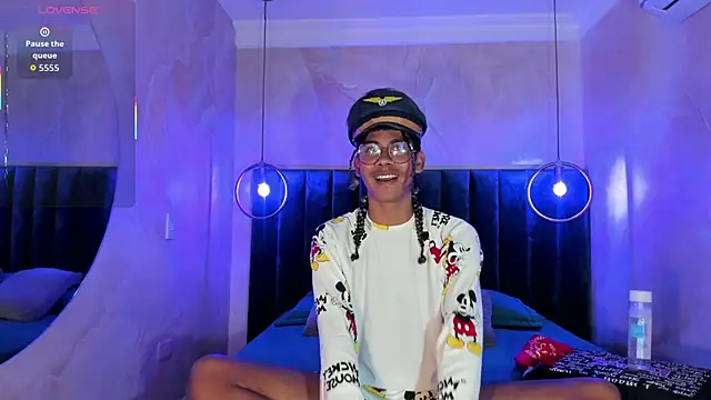 Snapshot of Maxim-Walker chatting on October 20, 2025, 3:19 am Maxim-Walker online show from October 20, 2025, 3:19 am