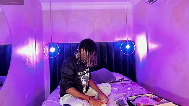 Snapshot of Maxim-Walker chatting on September 28, 2025, 2:40 am Maxim-Walker online show from September 28, 2025, 2:40 am