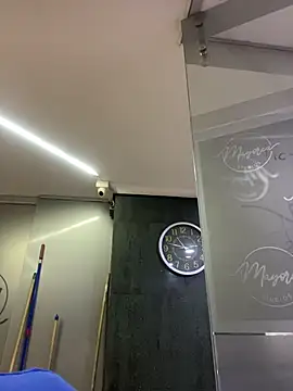 Maxim-Walker online show from December 4, 2025, 3:49 am