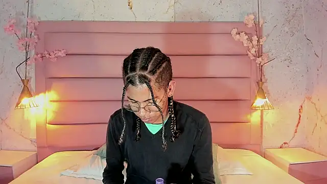 Snapshot of Maxim-Walker chatting on September 30, 2025, 3:01 am Maxim-Walker online show from September 30, 2025, 3:01 am