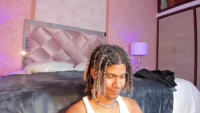 Snapshot of Maxim-Walker chatting on March 5, 2025, 6:12 am Maxim-Walker online show from March 5, 2025, 6:12 am