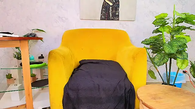 GianellaCox  online show from February 27, 2025, 8:42 pm