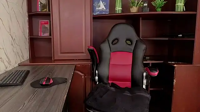 Snapshot of GianellaCox_ chatting on October 23, 2025, 1:21 pm GianellaCox  online show from October 23, 2025, 1:21 pm