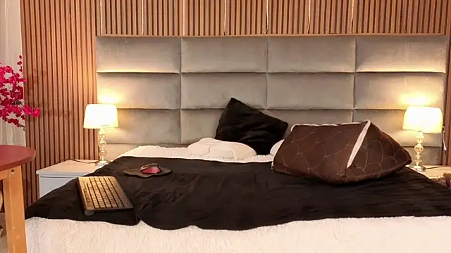 Snapshot of GianellaCox_ chatting on October 3, 2025, 1:23 pm GianellaCox  online show from October 3, 2025, 1:23 pm