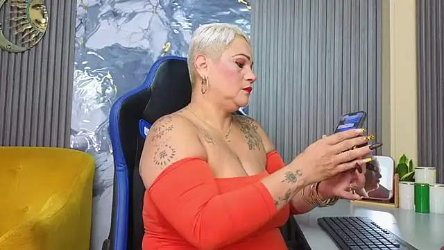 GianellaCox  online show from February 12, 2026, 12:38 pm