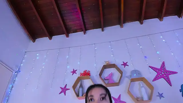 Snapshot of Emiily_Parkerr chatting on October 16, 2025, 3:04 am Emiily Parkerr online show from October 16, 2025, 3:04 am