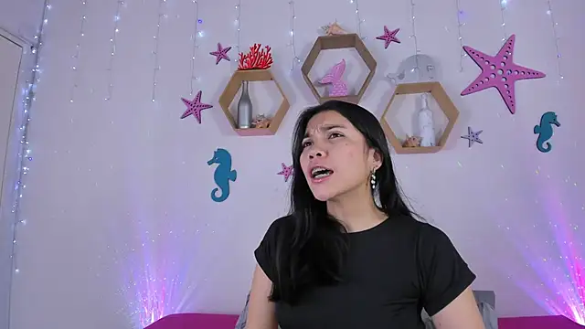 Snapshot of Emiily_Parkerr chatting on March 14, 2025, 3:15 am Emiily Parkerr online show from March 14, 2025, 3:15 am