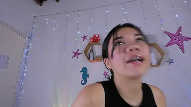 Snapshot of Emiily_Parkerr chatting on March 15, 2025, 3:07 am Emiily Parkerr online show from March 15, 2025, 3:07 am