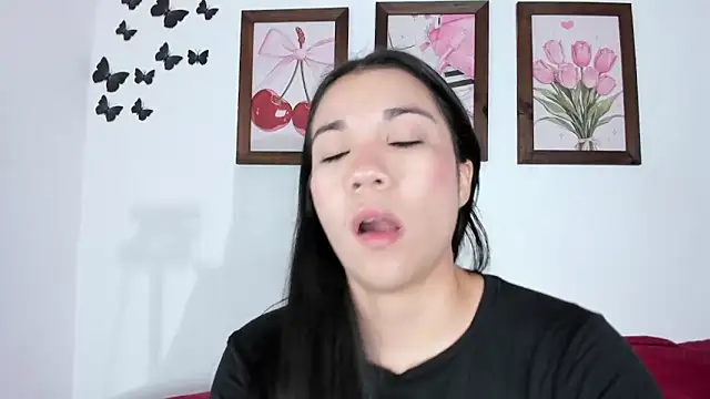 Emiily Parkerr online show from April 7, 2026, 11:17 pm