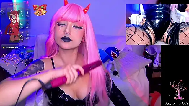 Snapshot of HollyDominic chatting on December 5, 2025, 8:50 pm HollyDominic online show from December 5, 2025, 8:50 pm