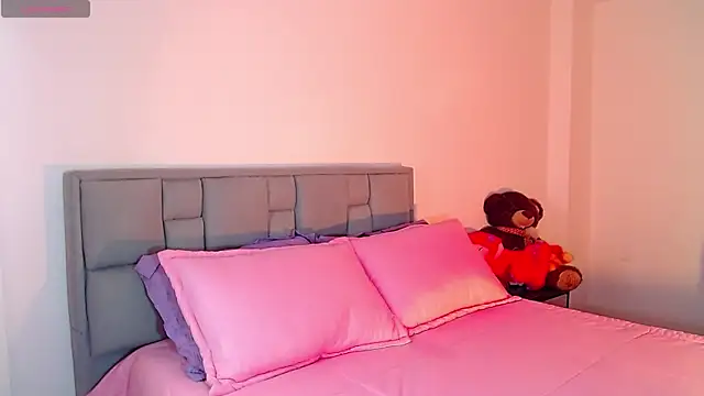 astrid-omega online show from November 4, 2025, 11:41 pm