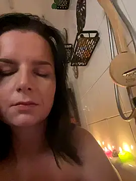 Off  Melonenmandy online show from November 23, 2025, 4:28 pm